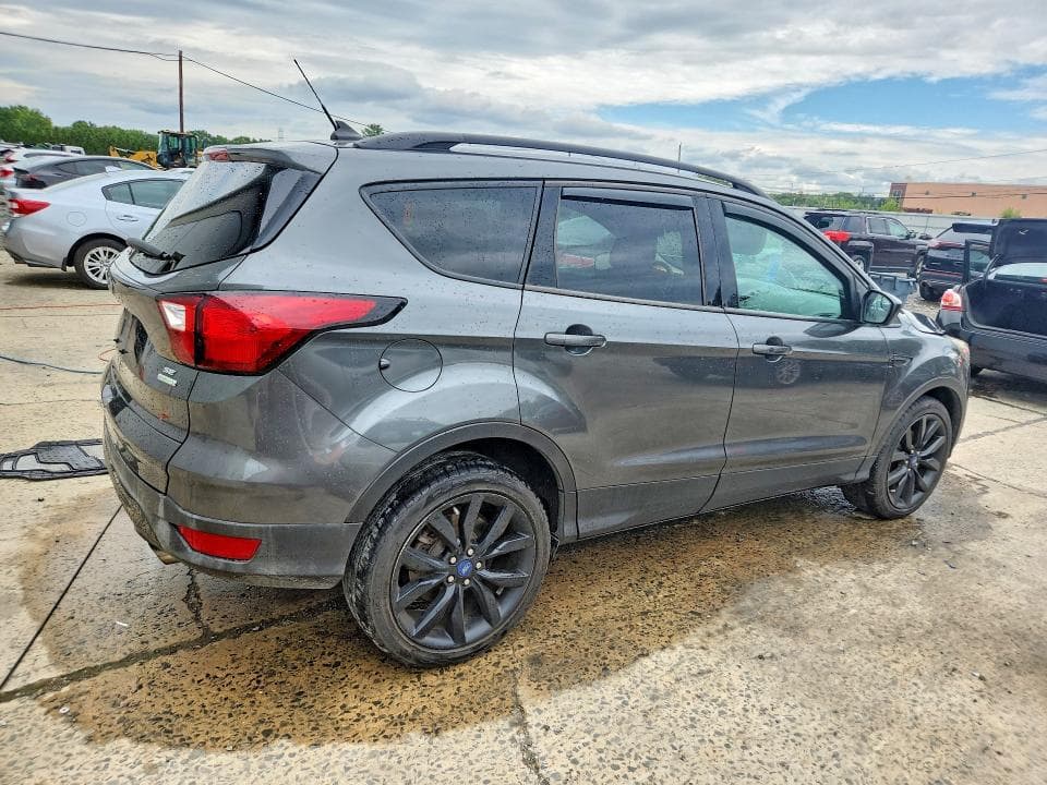 2019 FORD ESCAPE SE 3
