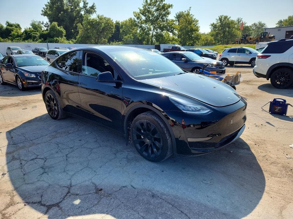 2023 TESLA MODEL Y 4