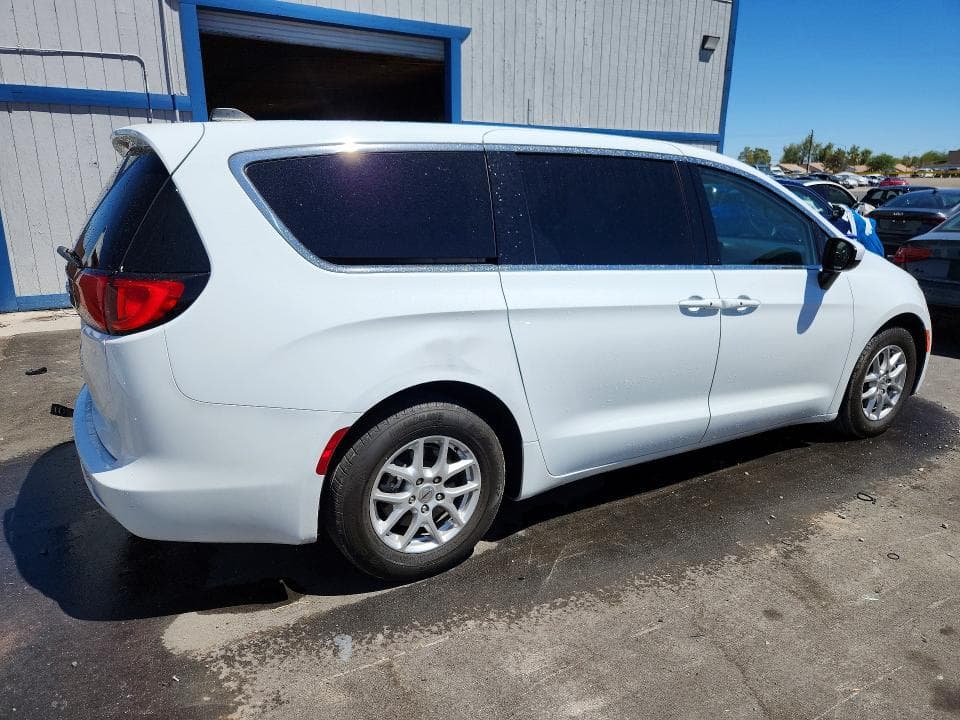 2022 CHRYSLER VOYAGER LX 3