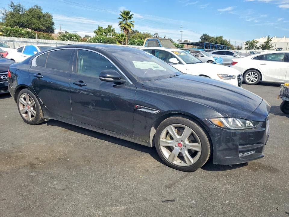 2017 JAGUAR XE PREMIUM 4