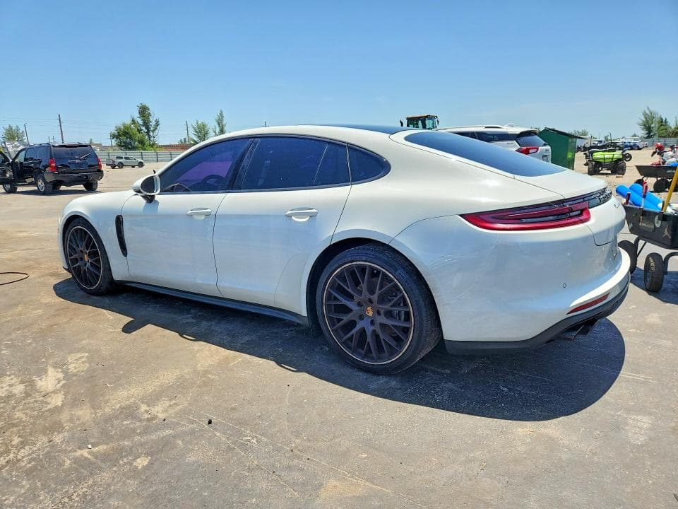 2018 PORSCHE PANAMERA 4 2