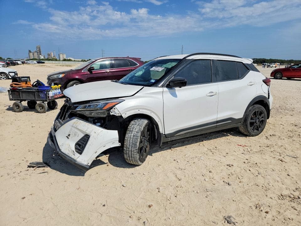 2022 NISSAN KICKS SR