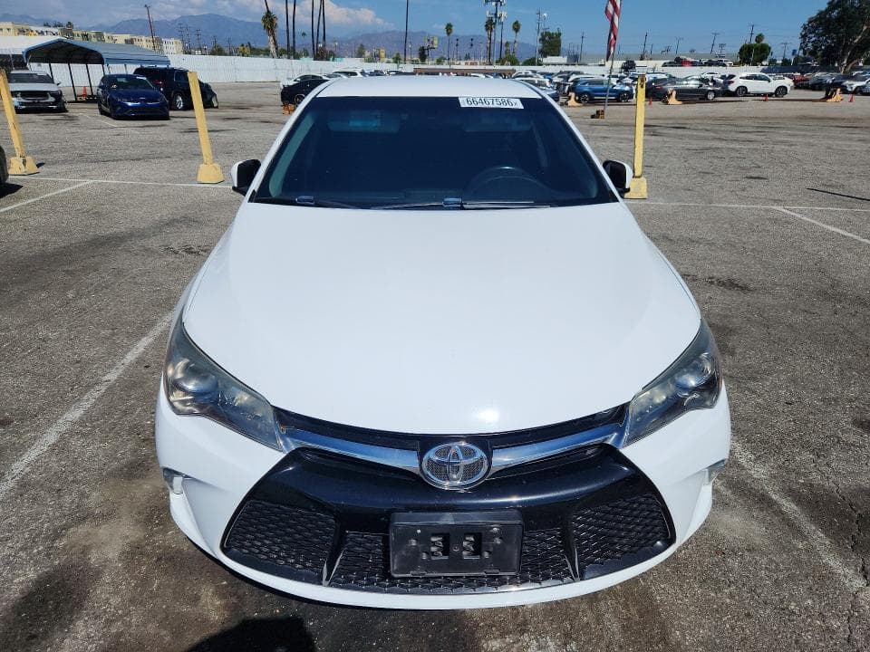 2017 TOYOTA CAMRY SE 5
