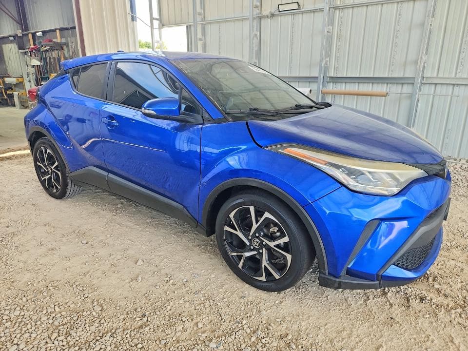 2020 TOYOTA C-HR XLE 4