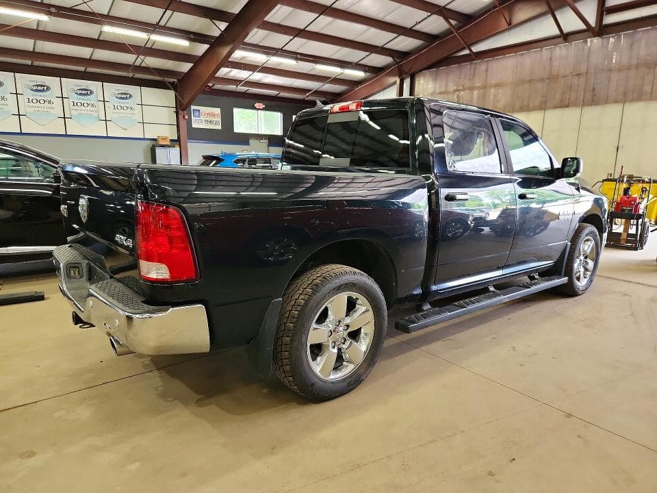 2017 RAM 1500 SLT 3