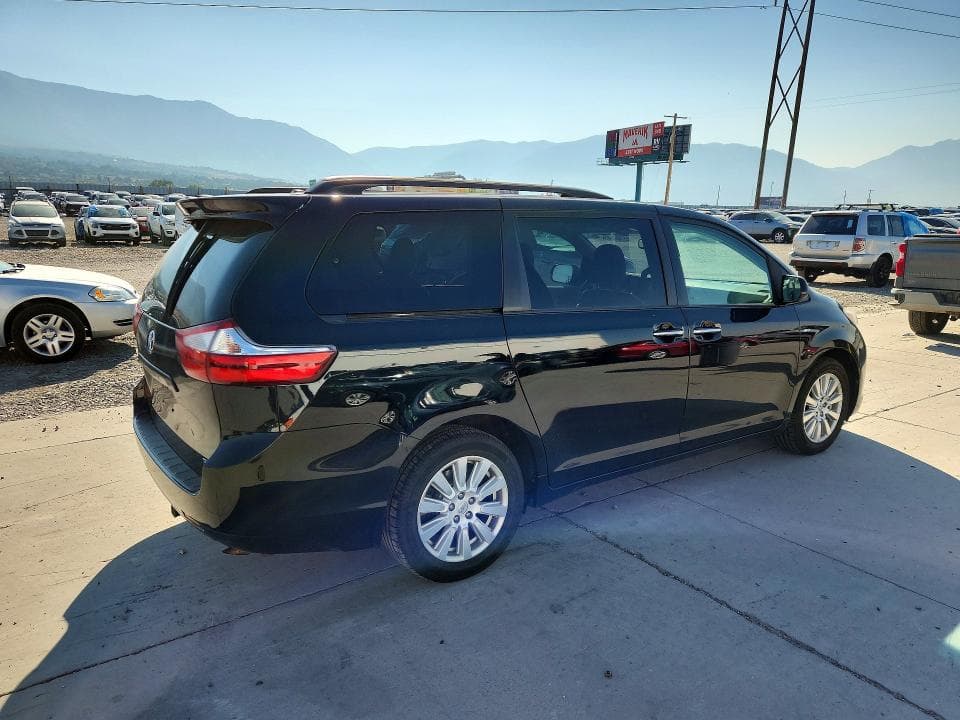 2017 TOYOTA SIENNA XLE 7-PASSENGER 3