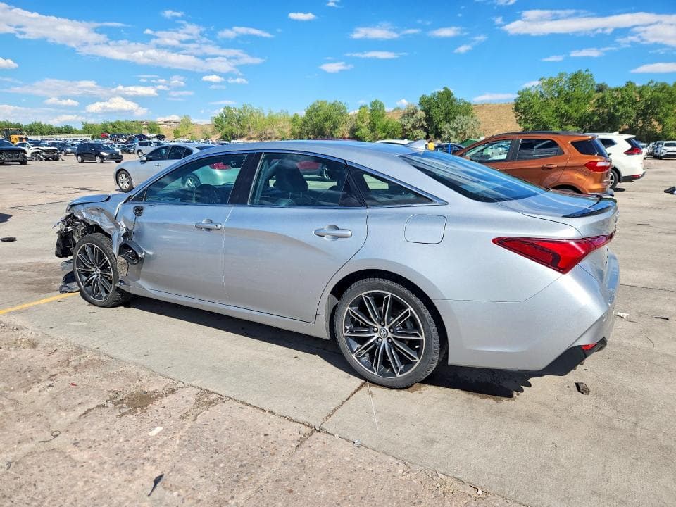 2019 TOYOTA AVALON XSE 2