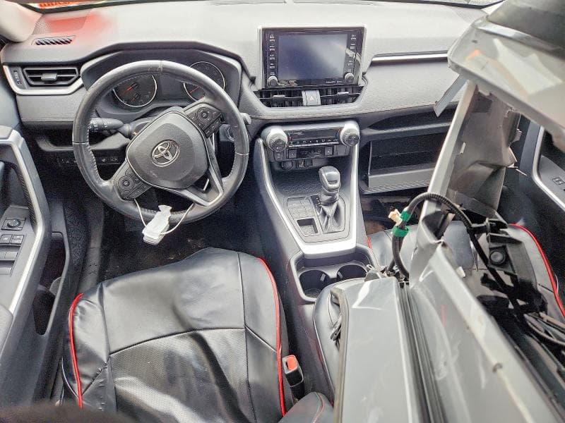2019 TOYOTA RAV4 XLE 8