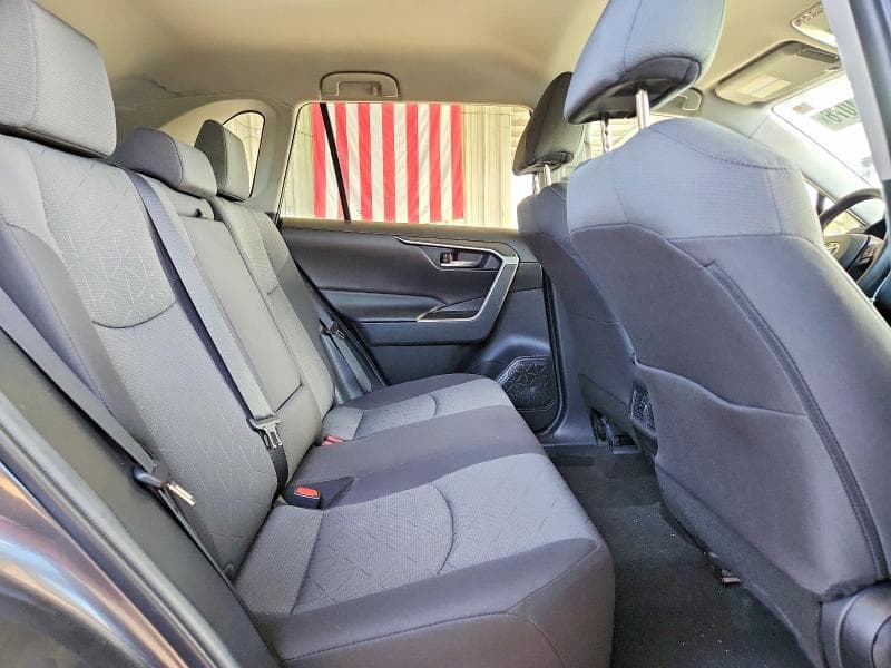 2021 TOYOTA RAV4 XLE 11