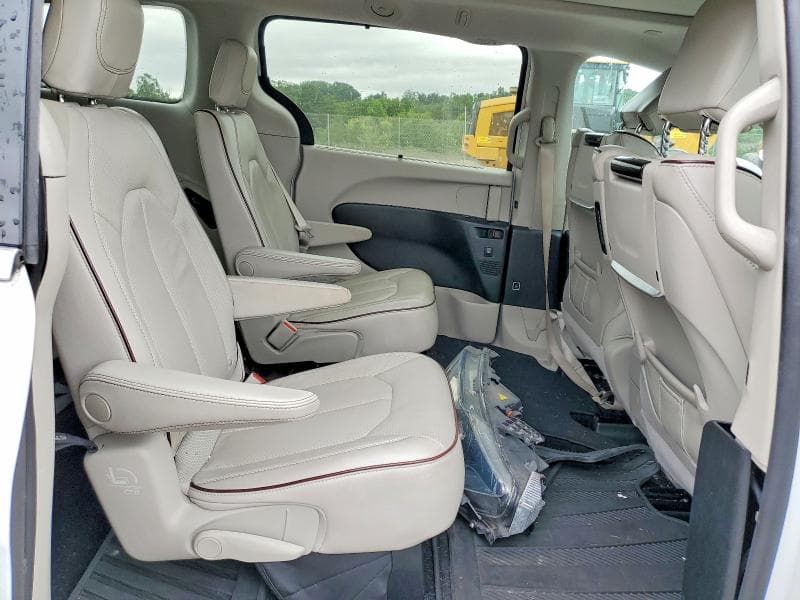 2017 CHRYSLER PACIFICA LIMITED 11