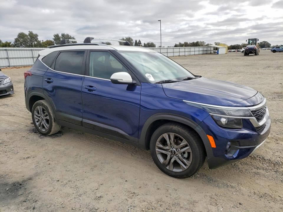 2021 KIA SELTOS S 4