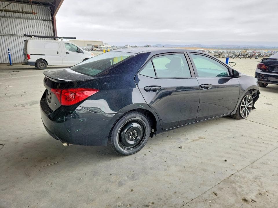 2017 TOYOTA COROLLA SE 3