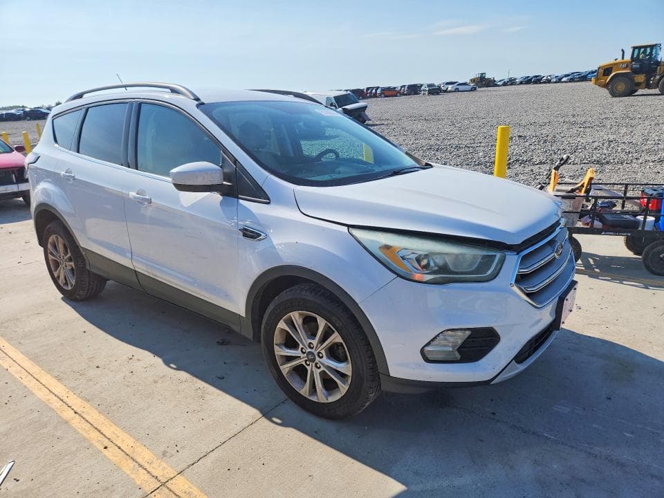 2017 FORD ESCAPE SE 4