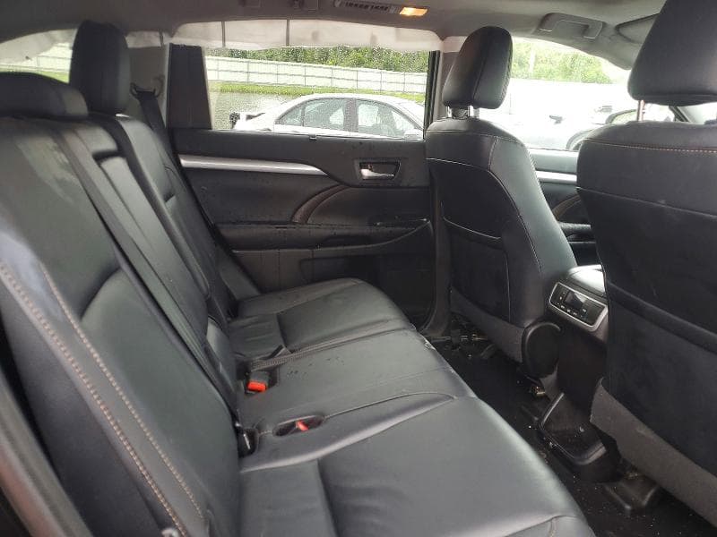 2019 TOYOTA HIGHLANDER XLE 11