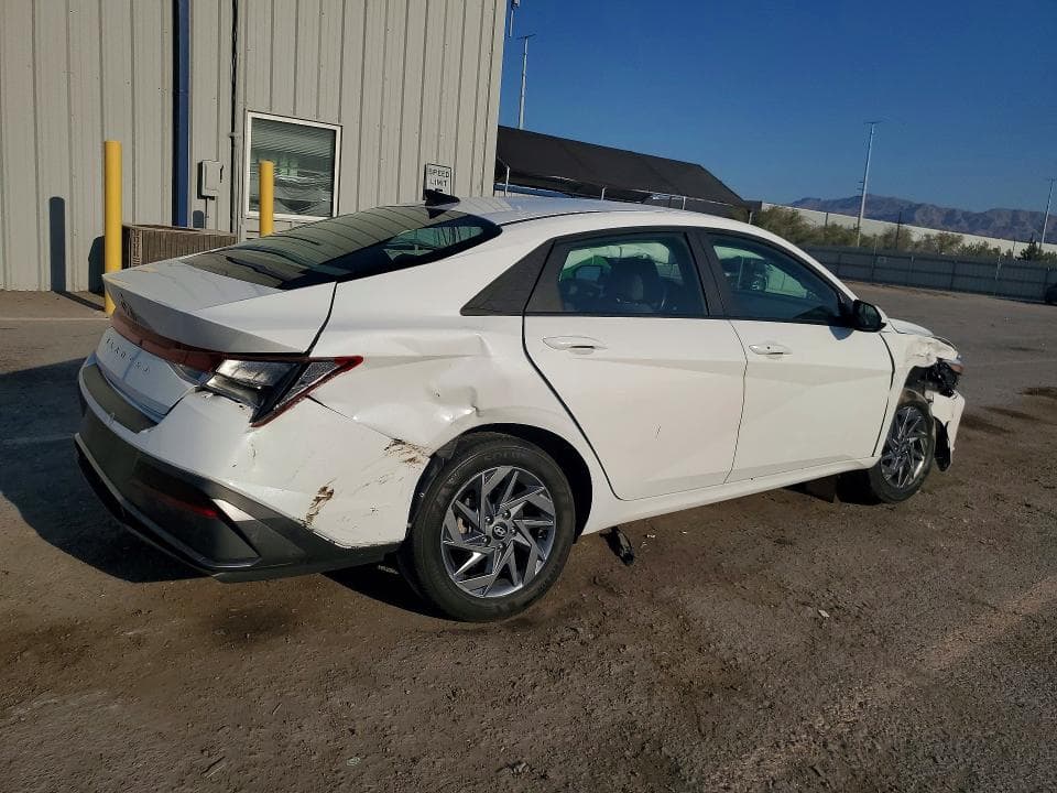 2024 HYUNDAI ELANTRA SEL 3
