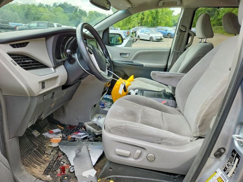 2017 TOYOTA SIENNA LE 7