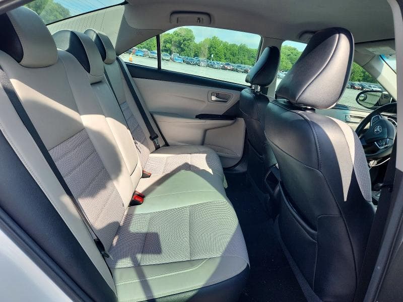 2017 TOYOTA CAMRY SE 10