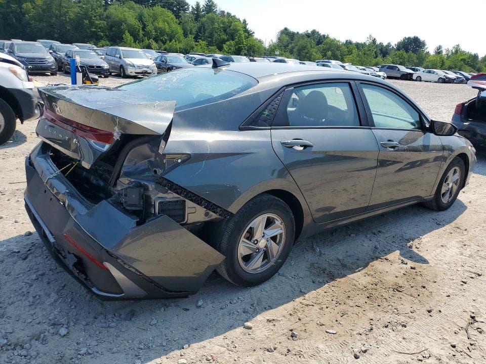 2024 HYUNDAI ELANTRA SE 3