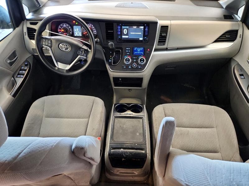 2017 TOYOTA SIENNA LE 8