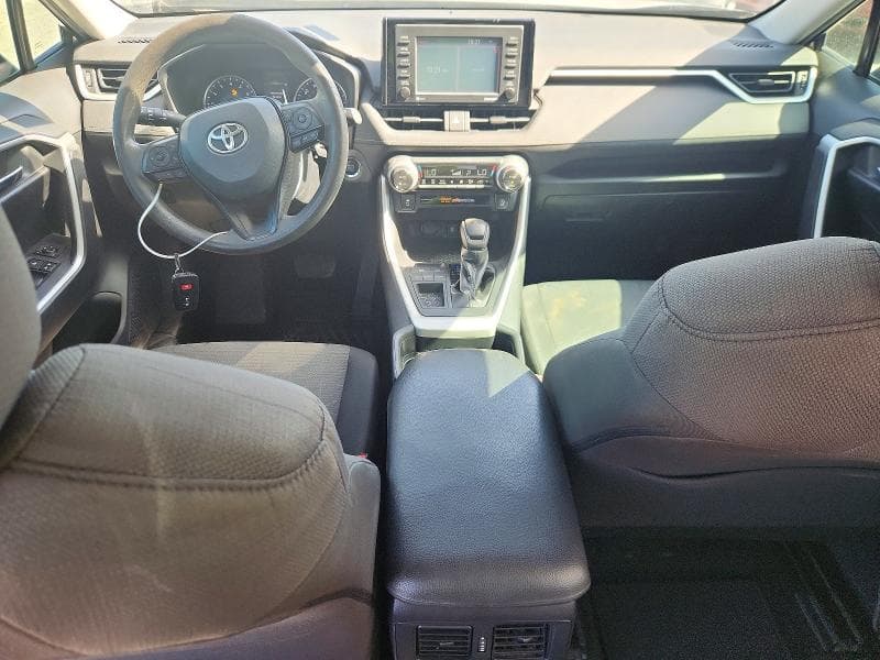 2020 TOYOTA RAV4 XLE 8