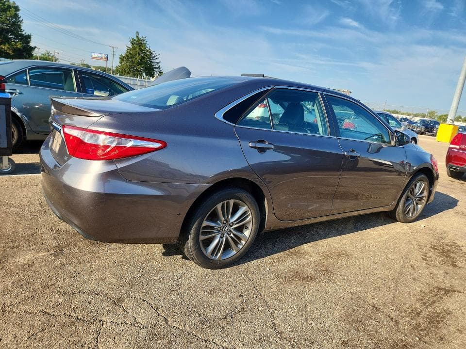 2017 TOYOTA CAMRY SE 3