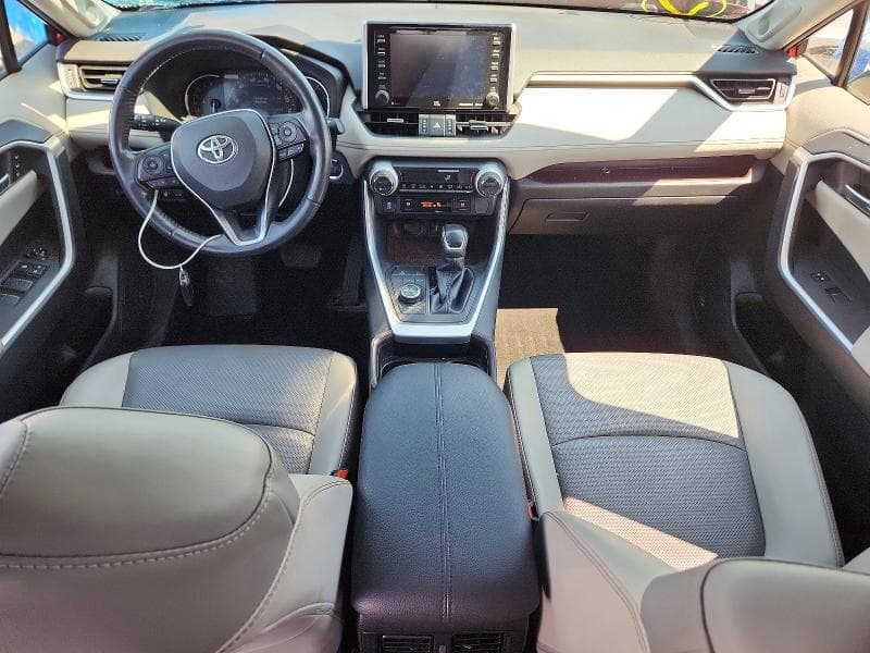2019 TOYOTA RAV4 LIMITED 8
