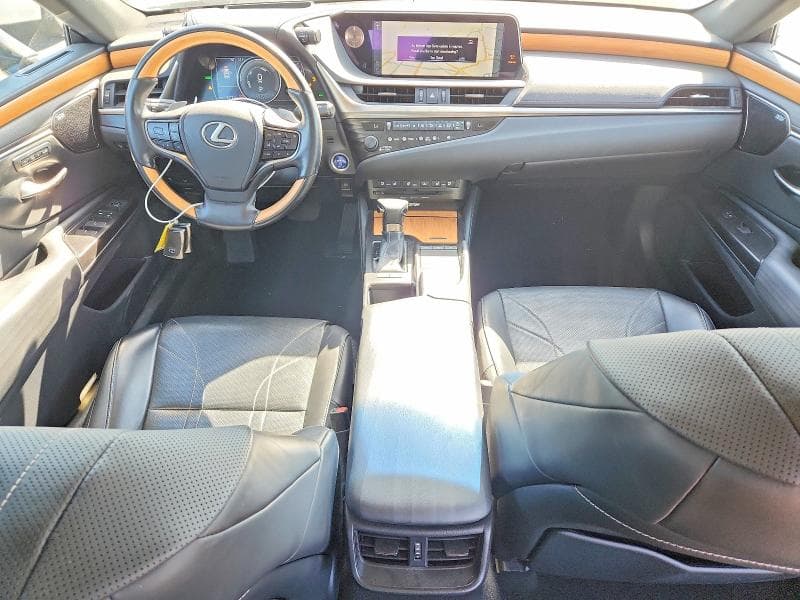 2019 LEXUS ES 300H 8