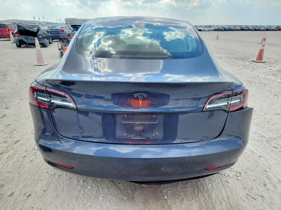 2018 TESLA MODEL 3 6