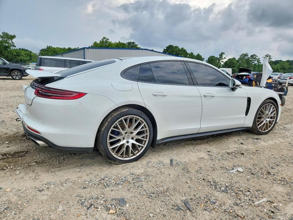 2018 PORSCHE PANAMERA 4 3