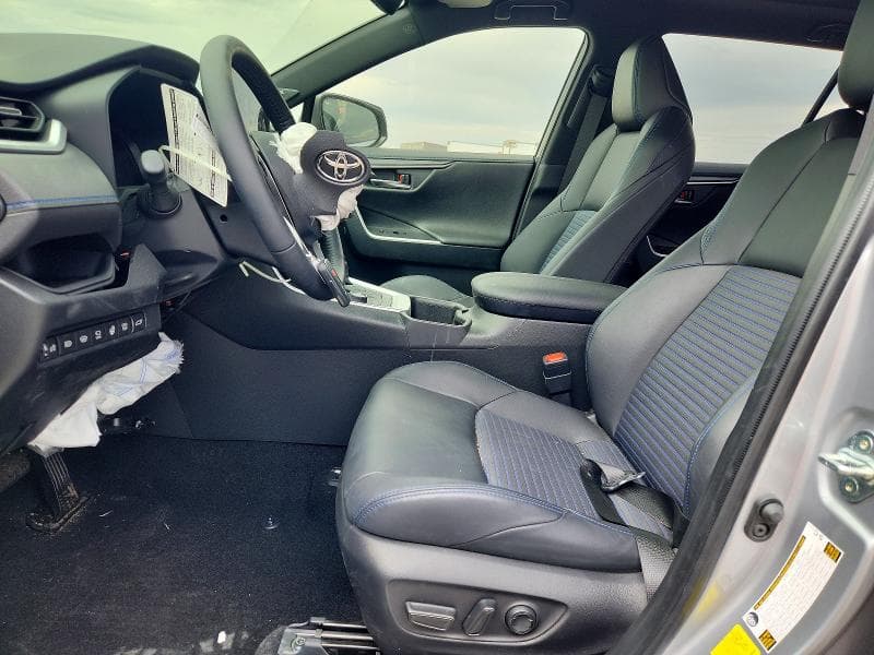2025 TOYOTA RAV4 XSE 7