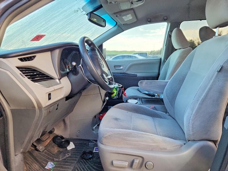 2017 TOYOTA SIENNA LE 7