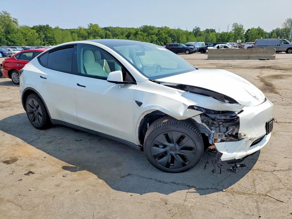 2025 TESLA MODEL Y 4