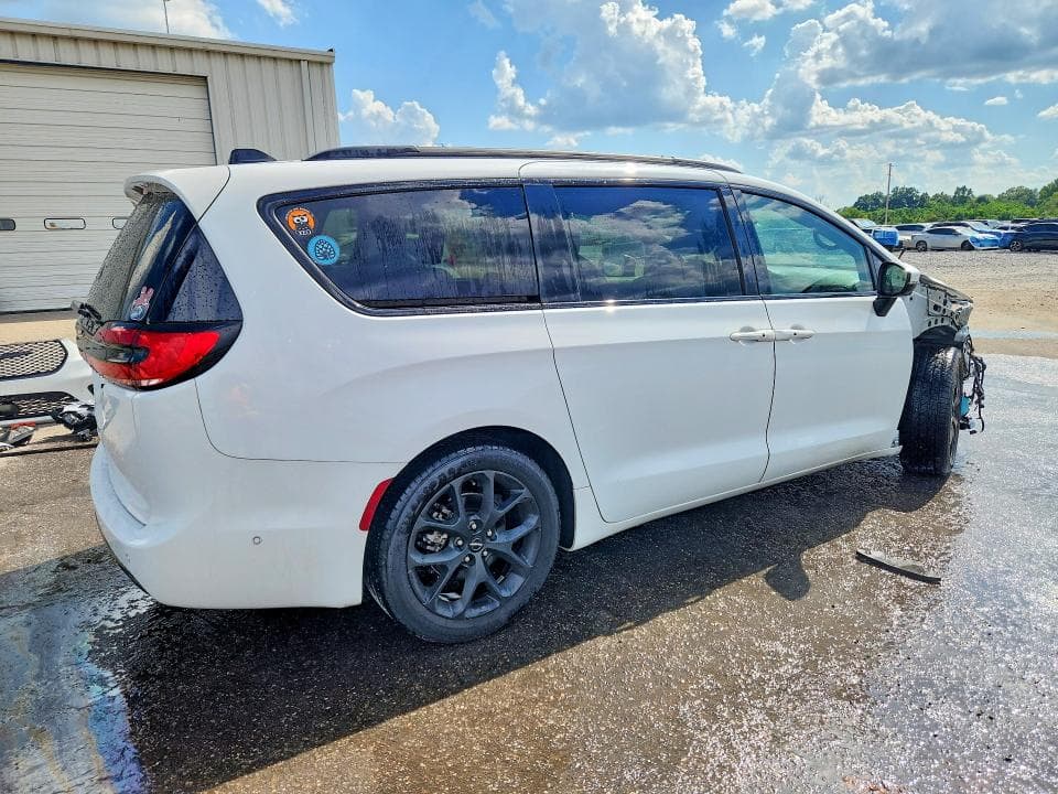 2023 CHRYSLER PACIFICA TOURING L 3