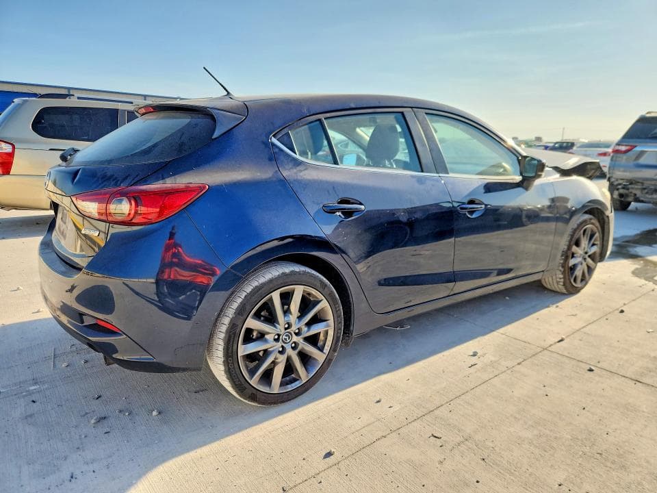 2018 MAZDA 3 TOURING 3