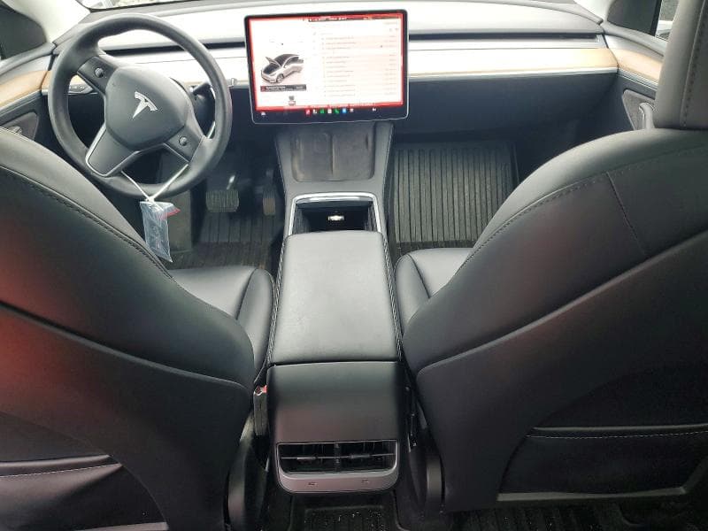 2023 TESLA MODEL Y 8