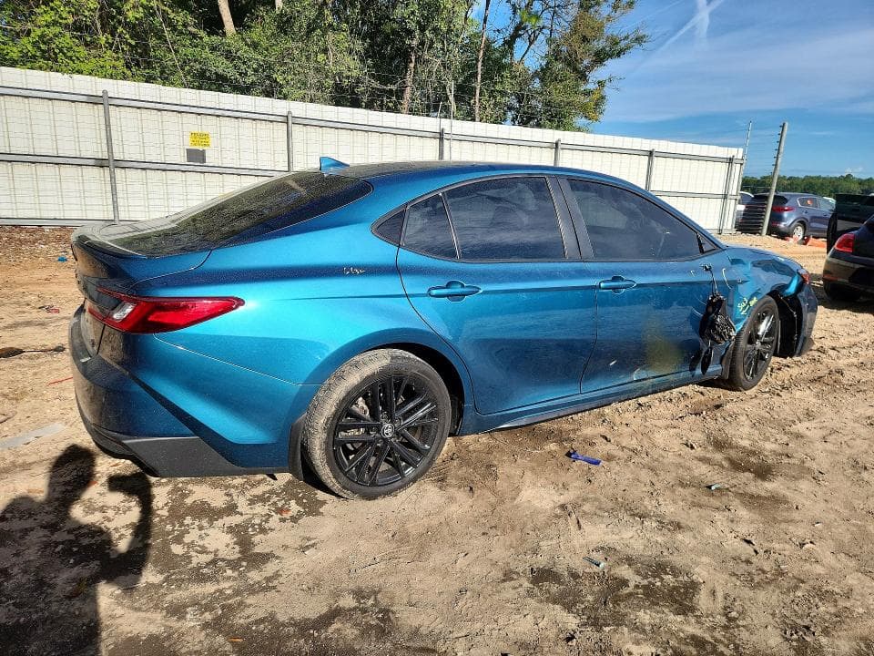 2025 TOYOTA CAMRY SE 3