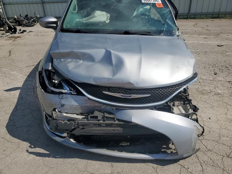 2019 CHRYSLER PACIFICA TOURING L 12