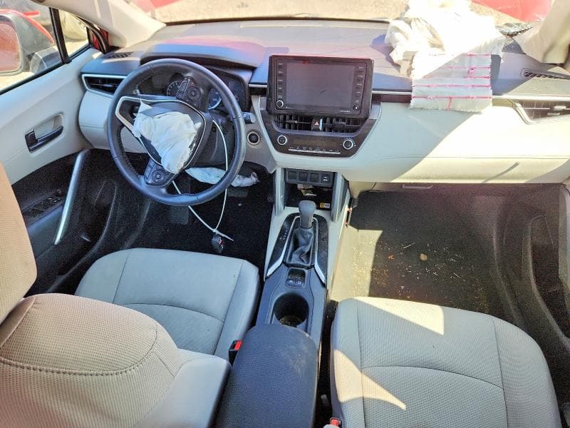 2022 TOYOTA COROLLA CROSS LE 8