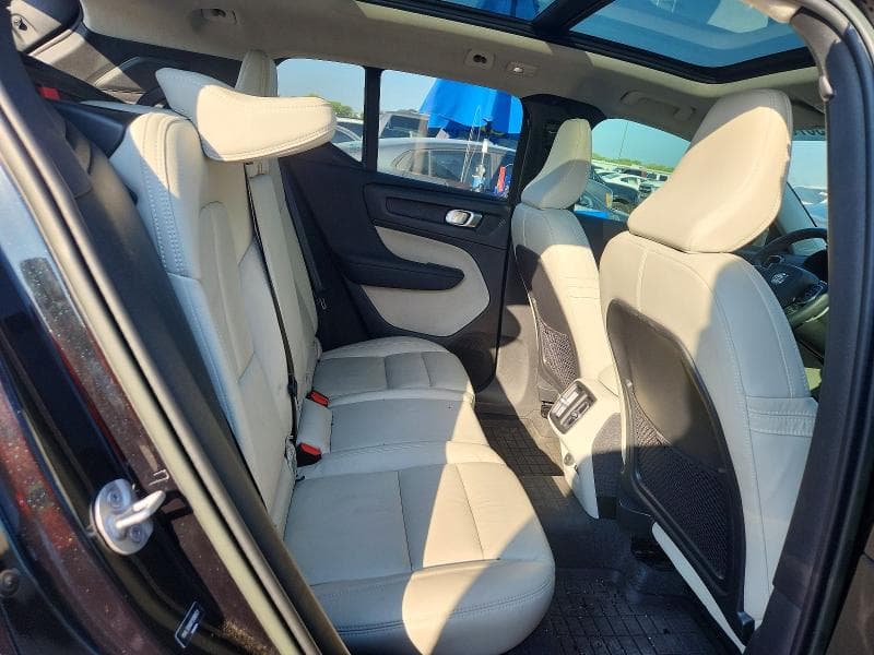 2023 VOLVO XC40 PLUS 11