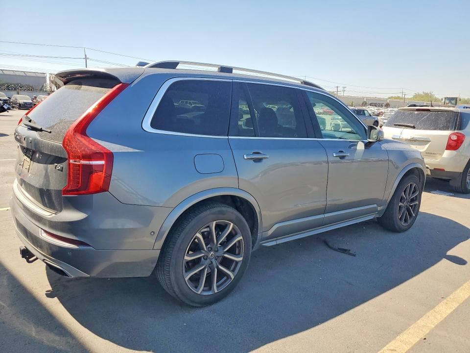 2017 VOLVO XC90 T6 3