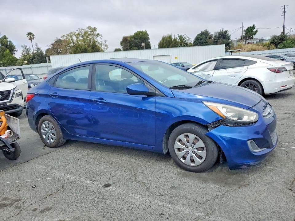 2017 HYUNDAI ACCENT SE 4