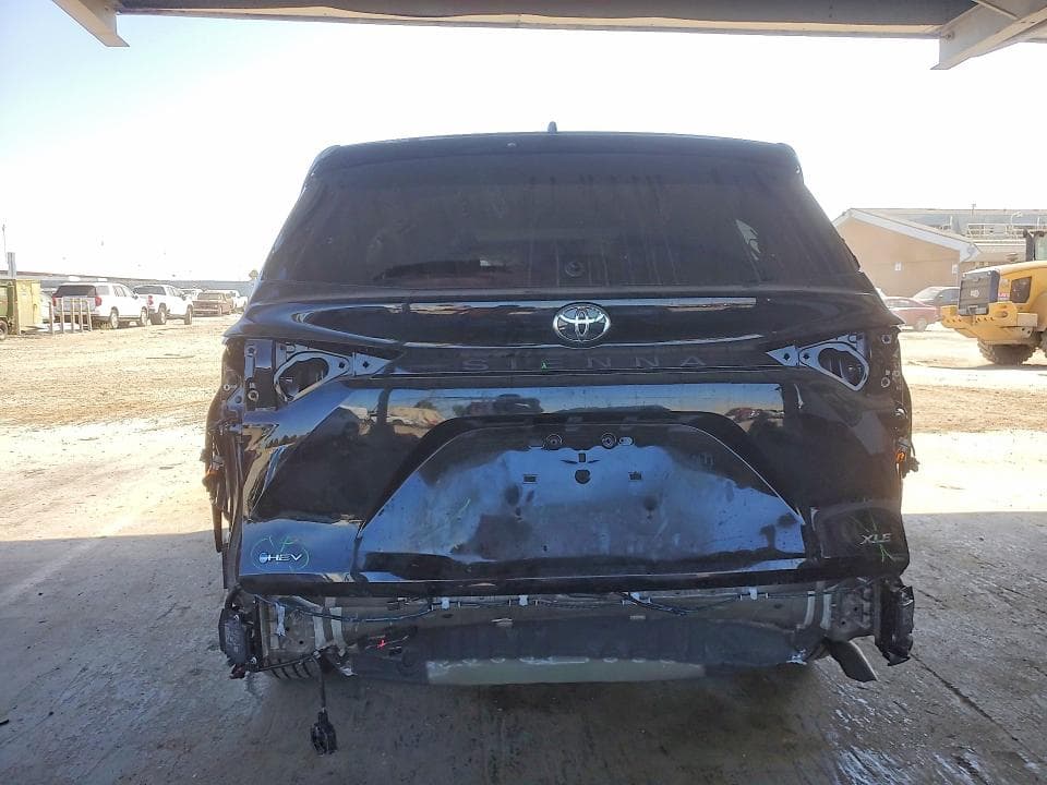 2026 TOYOTA SIENNA XLE 8-PASSENGER 6