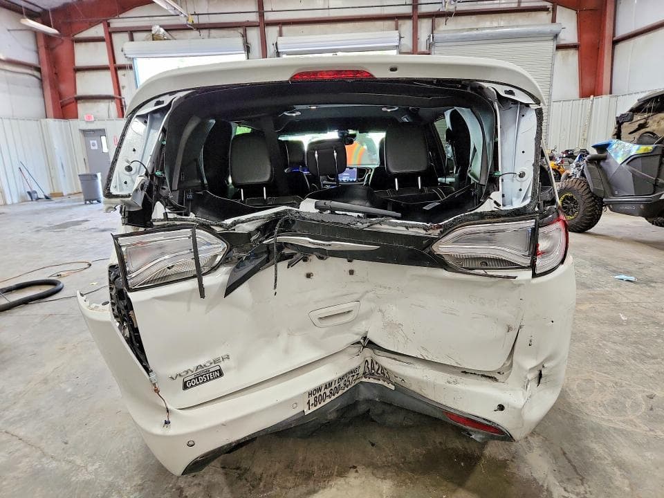 2025 CHRYSLER VOYAGER LX 6