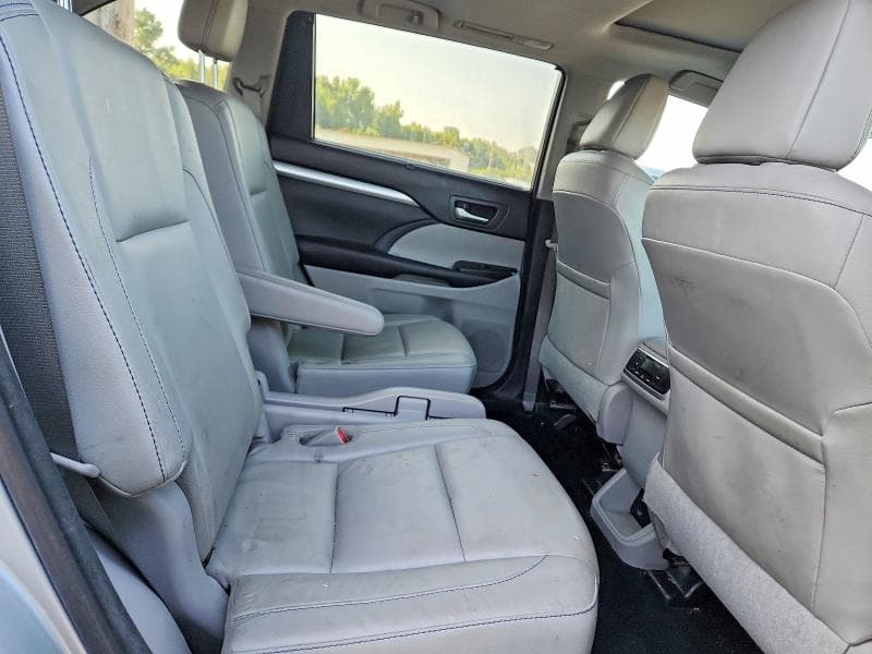 2017 TOYOTA HIGHLANDER XLE 11