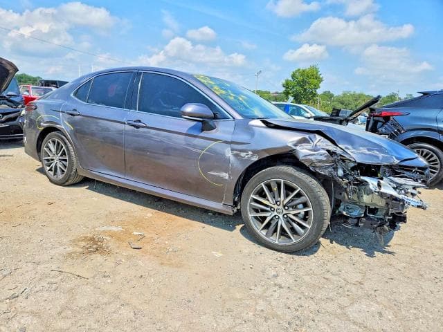 2023 TOYOTA CAMRY XLE 4