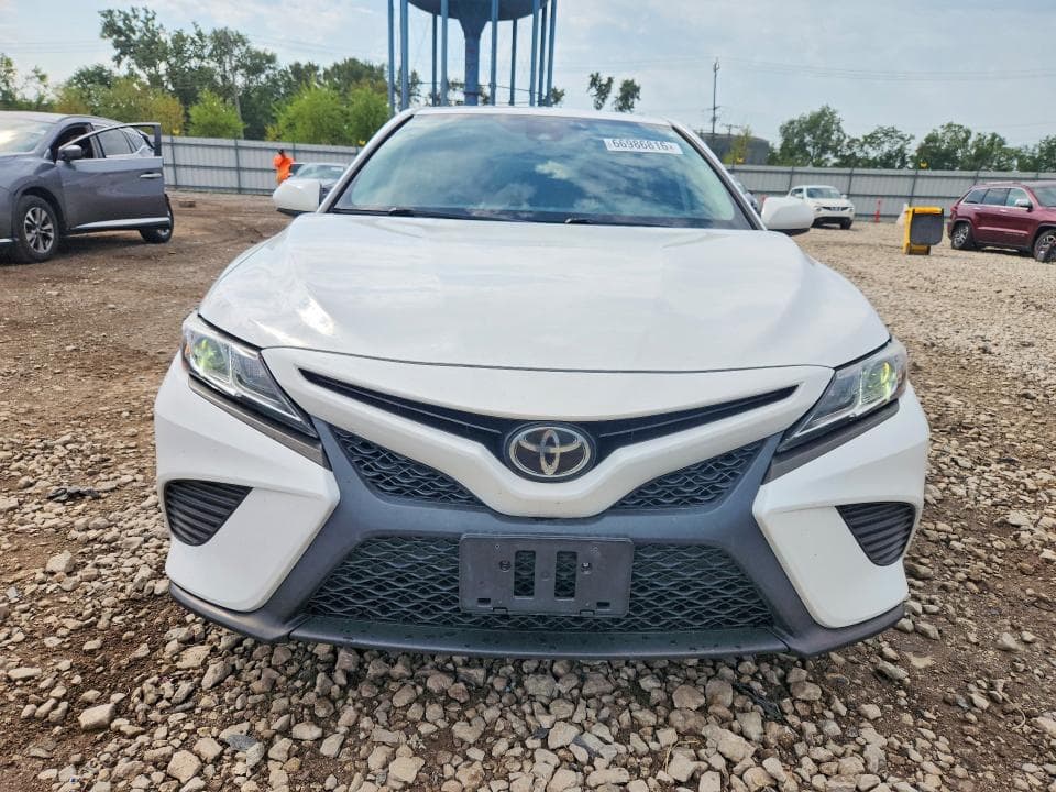 2020 TOYOTA CAMRY SE 5