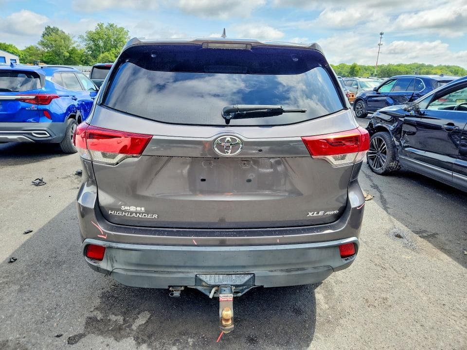 2017 TOYOTA HIGHLANDER XLE 6