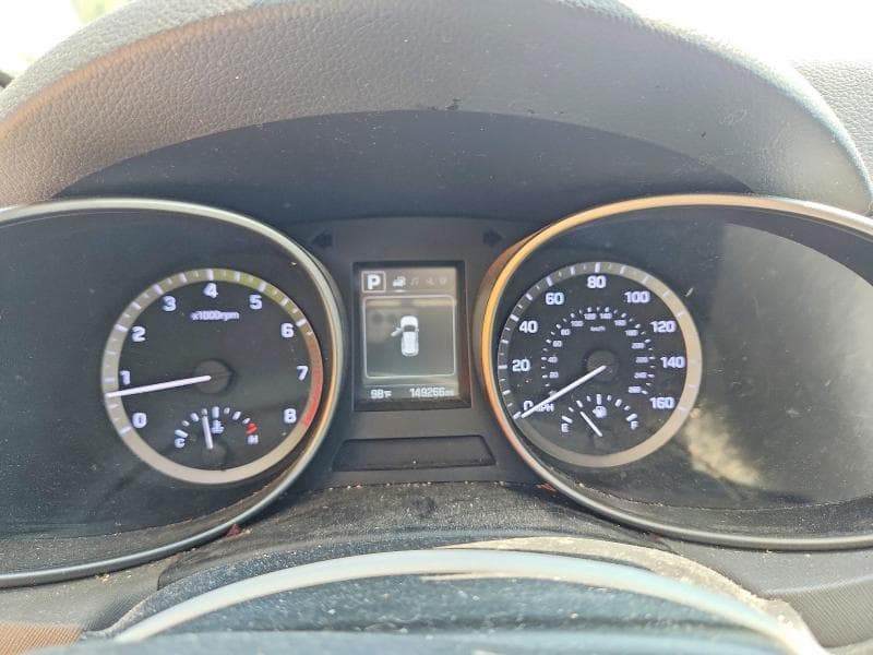 2017 HYUNDAI SANTA FE SE 9