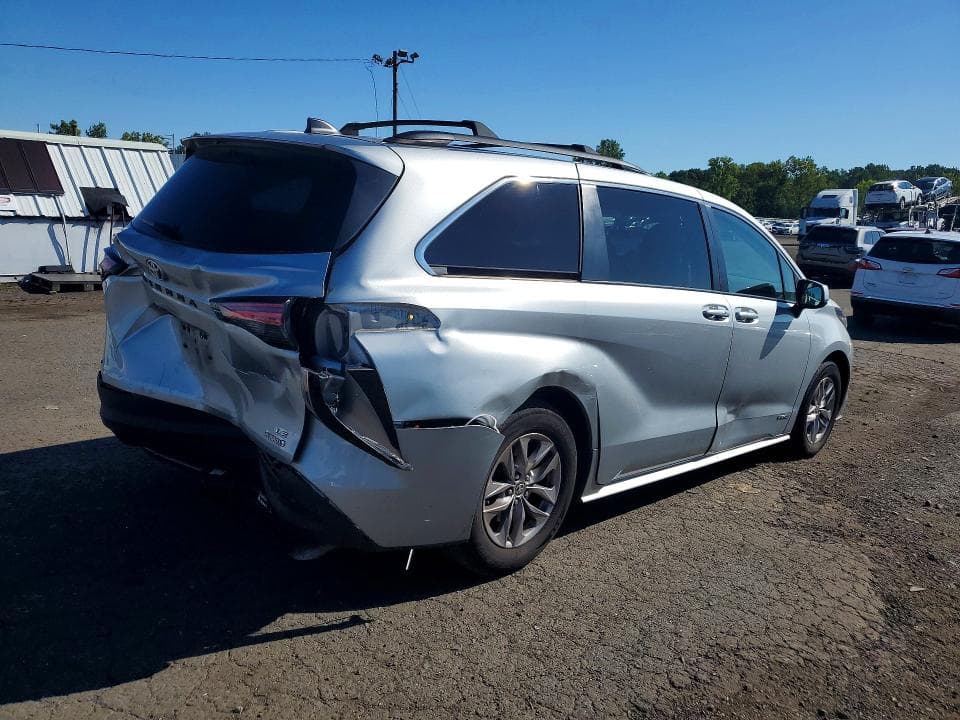 2021 TOYOTA SIENNA LE 3