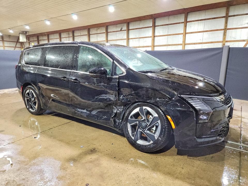 2027 CHRYSLER PACIFICA LIMITED 4